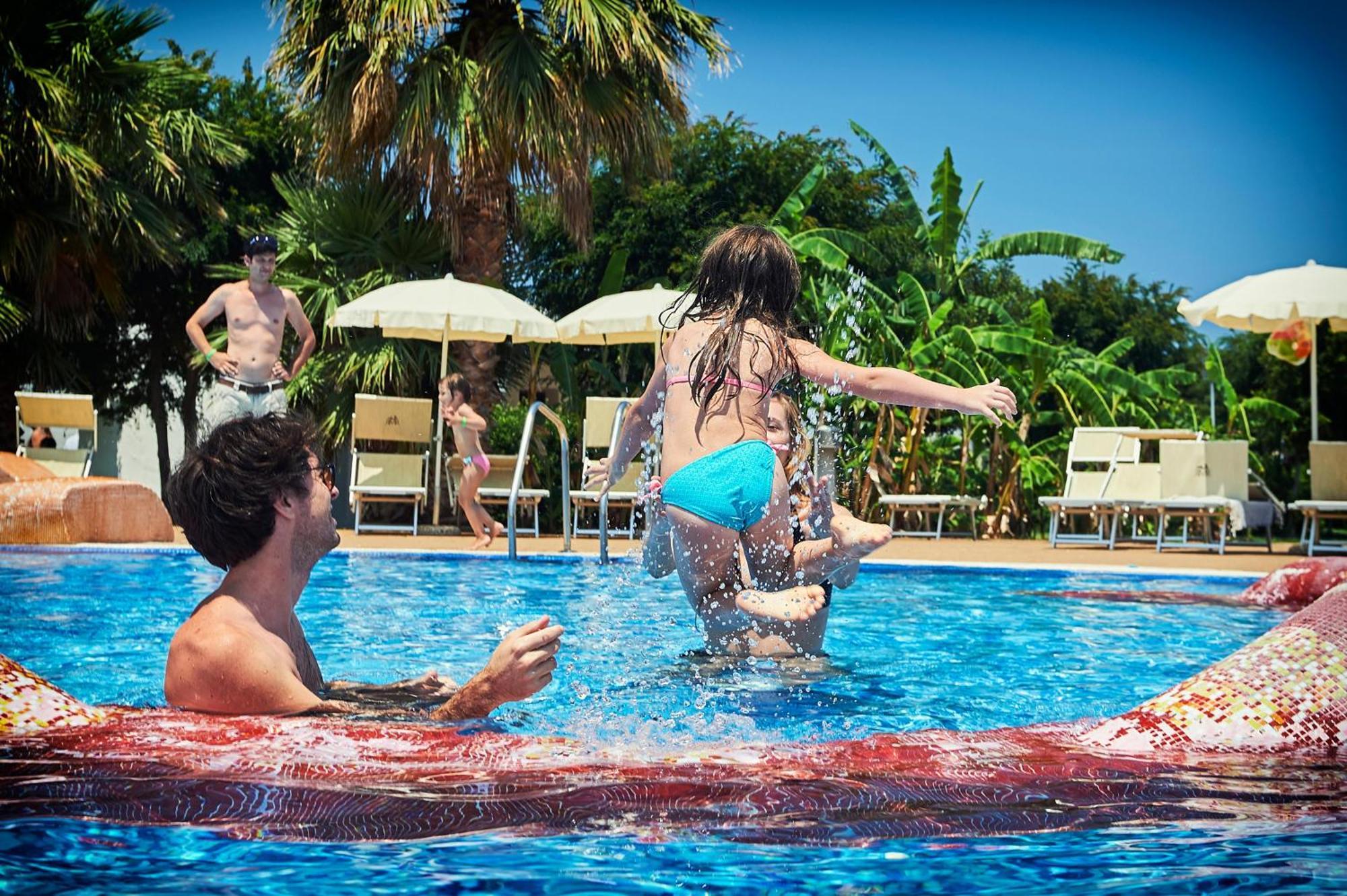 Riva Marina Resort - Cdshotels กาโรวิญโญ ภายนอก รูปภาพ